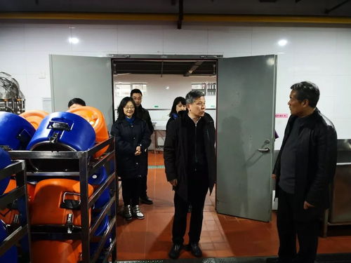 加強(qiáng)午餐配送公司管理，為學(xué)生食品安全保駕護(hù)航